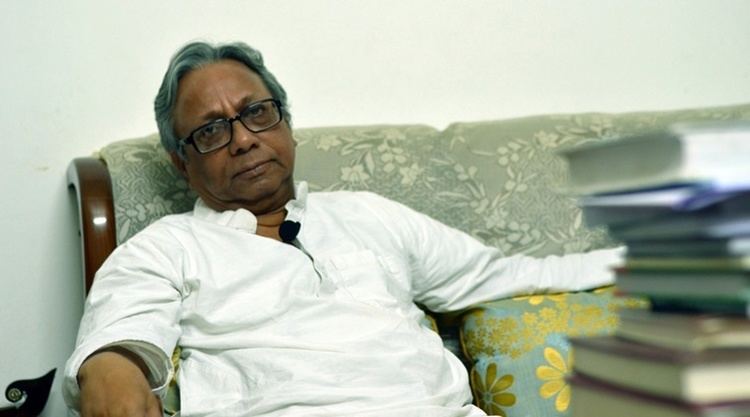 Haraprasad Das Poet essayist Haraprasad Das gets Kalinga Literary Award The