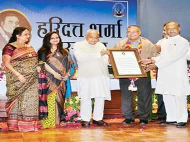 Hari Dutt Sharma Nishikant Thakur felicitated with Pandit Hari Dutt Sharma Award 10299800
