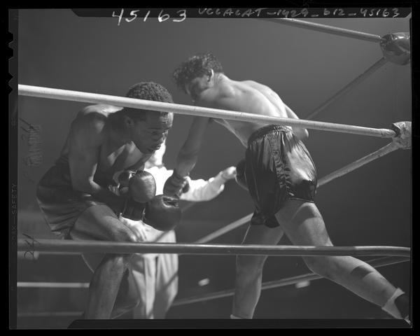 Harold Dade Boxer Manuel Ortiz throwing a right hand blow to Harold Dade in 1947