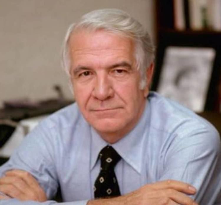Harry Reasoner Harry Reasoner was a journalist for CBS News and anchored ABC