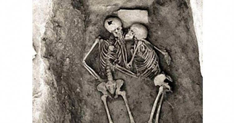 Hasanlu Lovers Love Never Dies 2 800YearOld Kiss Found in Hasanlu Look4ward