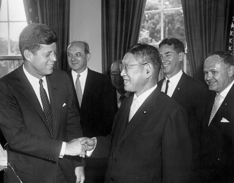 Hayato Ikeda AR6659B President John F Kennedy Meets with Hayato