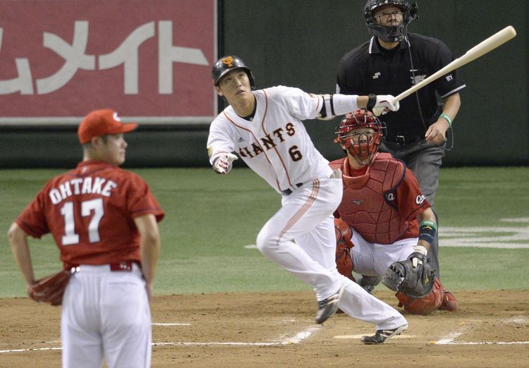 Hayato Sakamoto Giants atone for early miscues capitalize on late