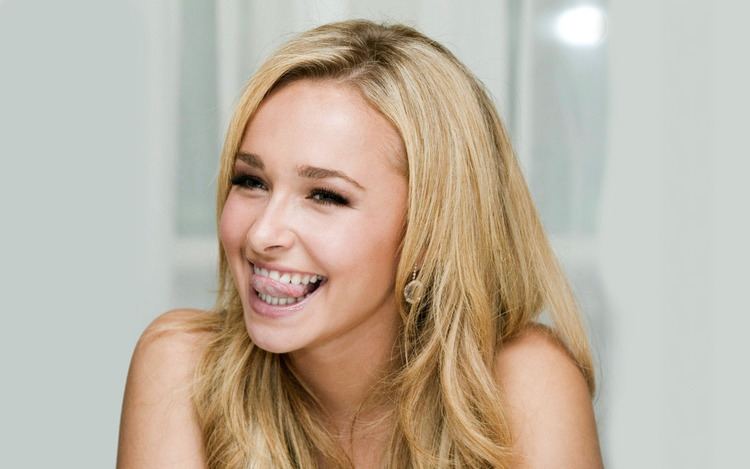 Hayden Panettiere Hayden Panettiere Cheers On Fianc at Boxing Match Hollywire