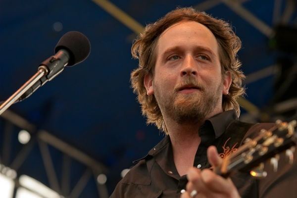 Hayes Carll Hayes Carll Is Not In a Mental Institution Says Hayes