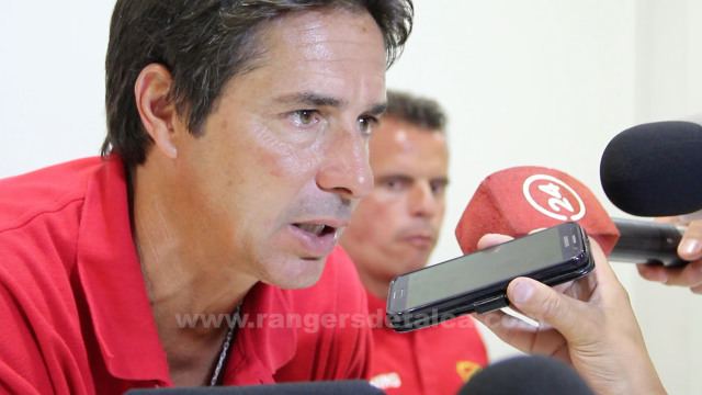 Héctor Almandoz Hctor Almandoz se refiere a su continuidad como entrenador de