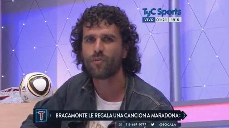 Héctor Bracamonte Hctor Bracamonte el ex goleador de Boca devenido en msico que le