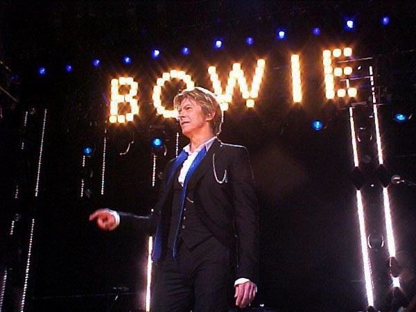 Heathen Tour In Memoriam David Bowie39s quotHeathenquot Tour at Tweeter Center