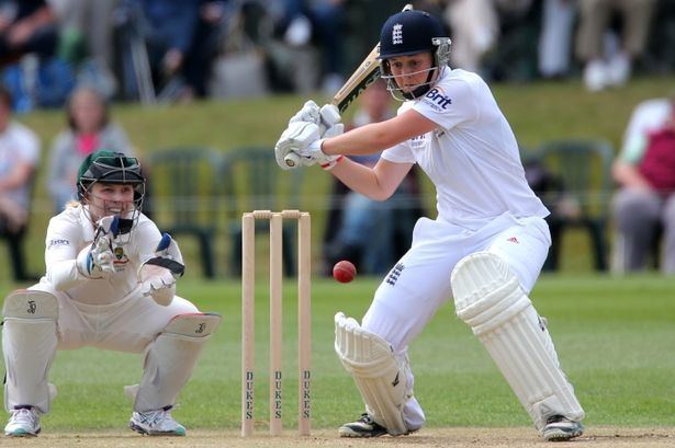 Heather Knight (cricketer) Berkshire cricketer aims to set new world record on Mount
