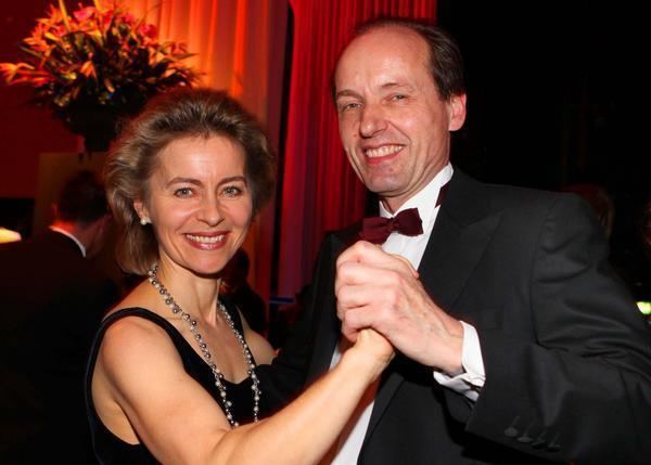 Heiko von der Leyen smiling with Ursula von der Leyen while dancing