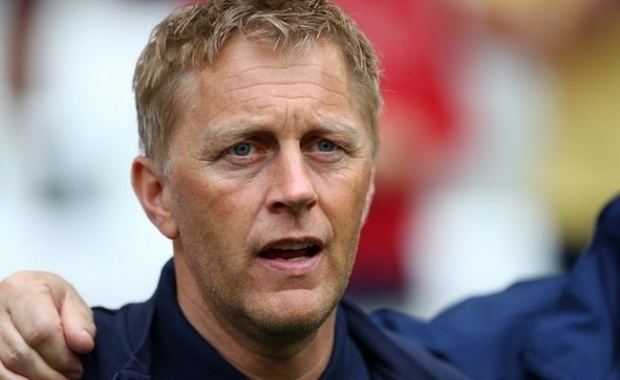 Heimir Hallgrímsson Iceland manager Heimir Hallgrmsson fixes tooth of injured