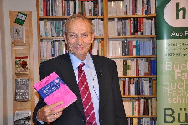 Heinz Oberhummer Heinz Oberhummer mit dem neuen Buch quotGedankenlesen durch