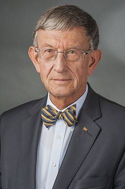 Heinz Riesenhuber httpsuploadwikimediaorgwikipediacommonsthu