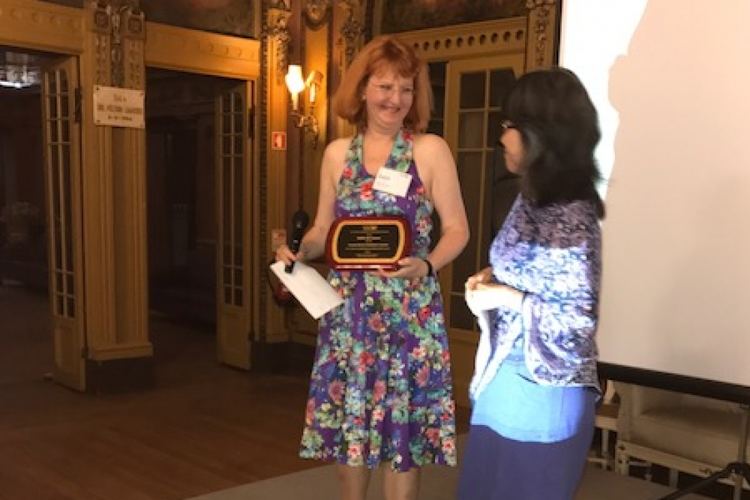 Helen Dinerman Prof Edith de Leeuw receives the WAPOR Helen Dinerman Award and the
