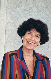 Helena Araújo httpsuploadwikimediaorgwikipediacommonsthu