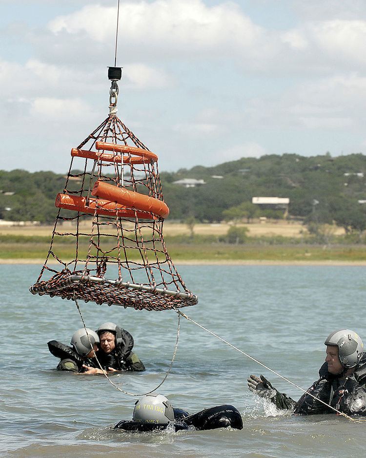 Helicopter rescue basket