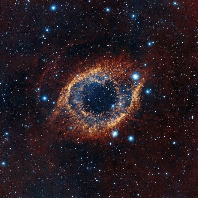 Helix Nebula Nebula Gleams Like a Golden Eye in New Photo