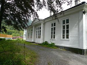 Helland House httpsuploadwikimediaorgwikipediacommonsthu