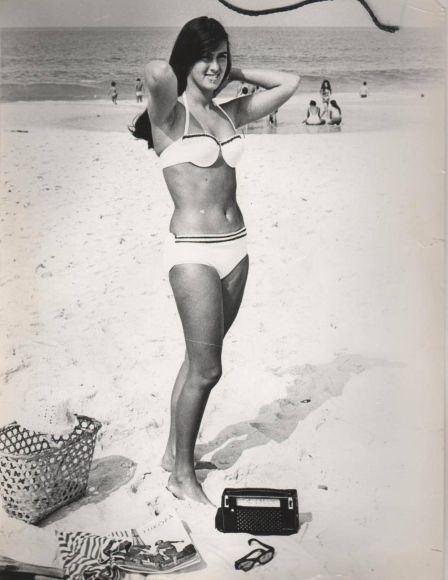 Heloísa Pinheiro at the beach wearing bikini