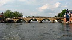 Henley Bridge httpsuploadwikimediaorgwikipediacommonsthu