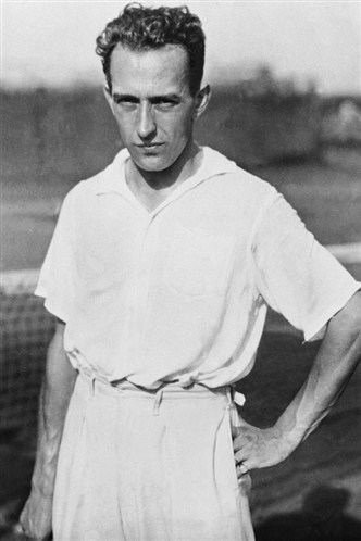 Henri Cochet Henri Cochet vainqueur RolandGarros le 6 juin 1932