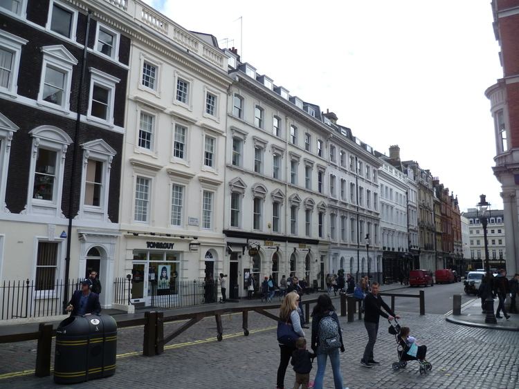 Henrietta Street, Covent Garden httpsuploadwikimediaorgwikipediacommons66