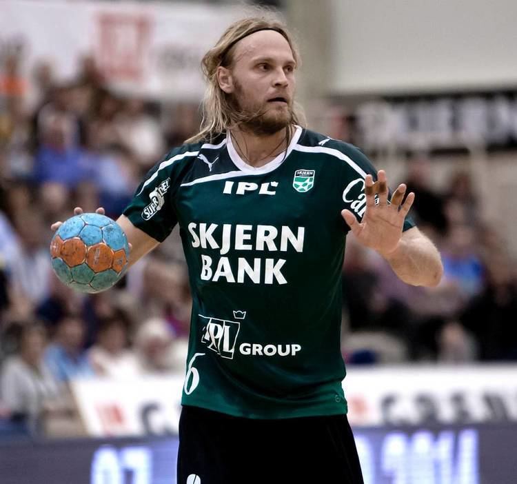 Henrik Møllgaard Paris kber dansk hndboldprofil af Skjern Hndbold Sport