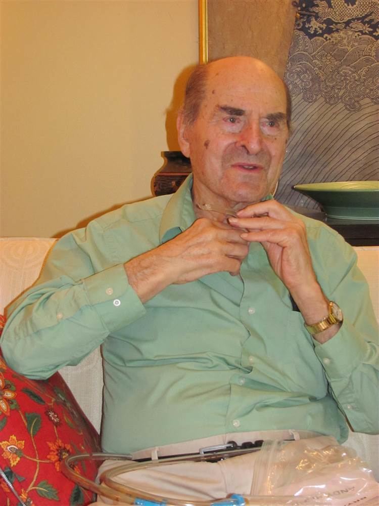 Henry Heimlich At 96 Dr Henry Heimlich Uses His Own Technique to Save Someone