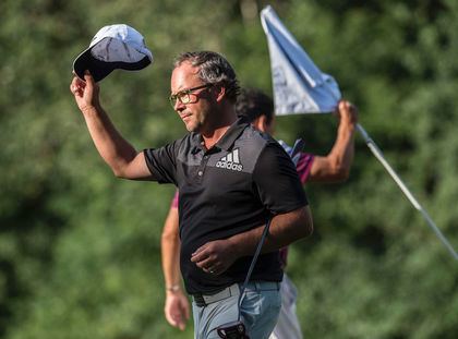 Henry Martell It takes a playoff but Mike Belbin defends Henry Martell Memorial