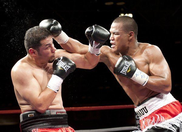 Henry Namauu Photos Victor Barragan and Henry Namauu Go To War Boxing News