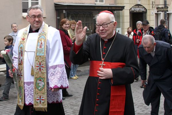 Henryk Gulbinowicz Cardinal Gulbinowicz visited Vilnius and Mother of Mercy mediaefhreu