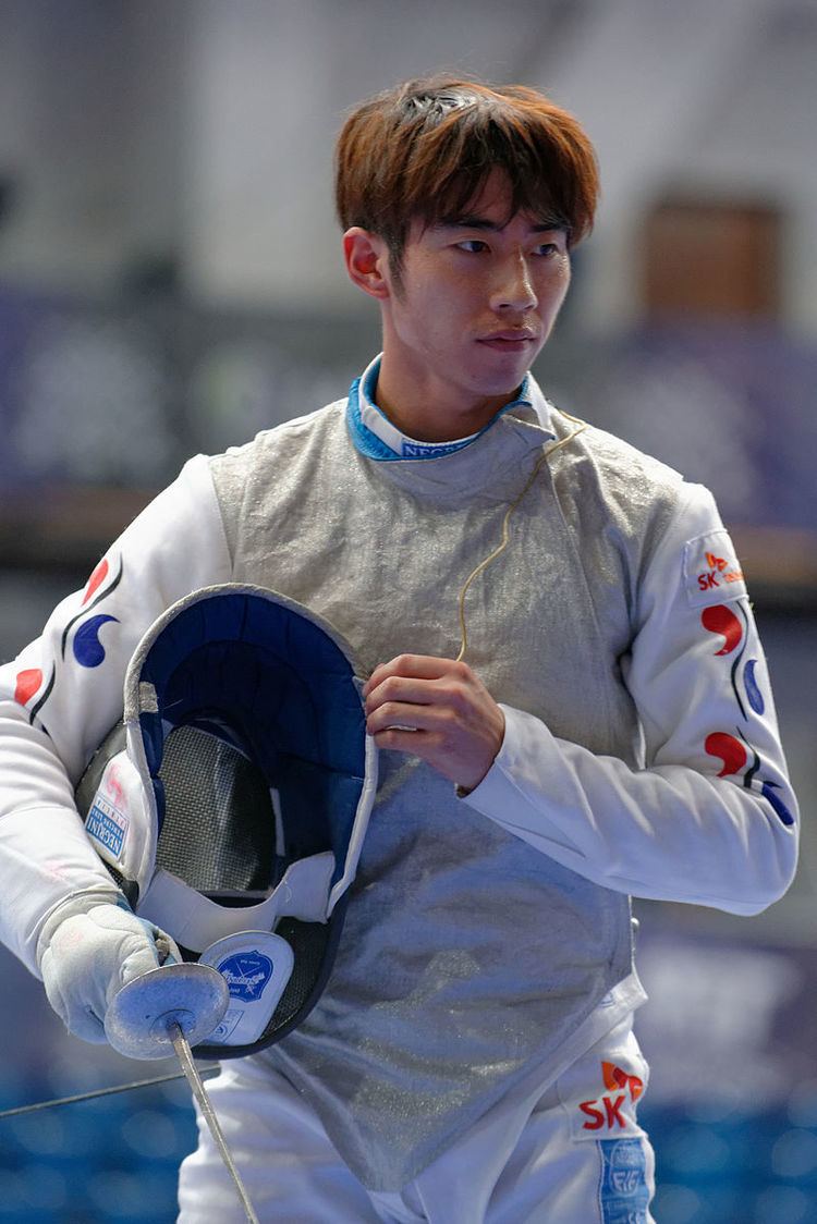 Heo Jun (fencer)