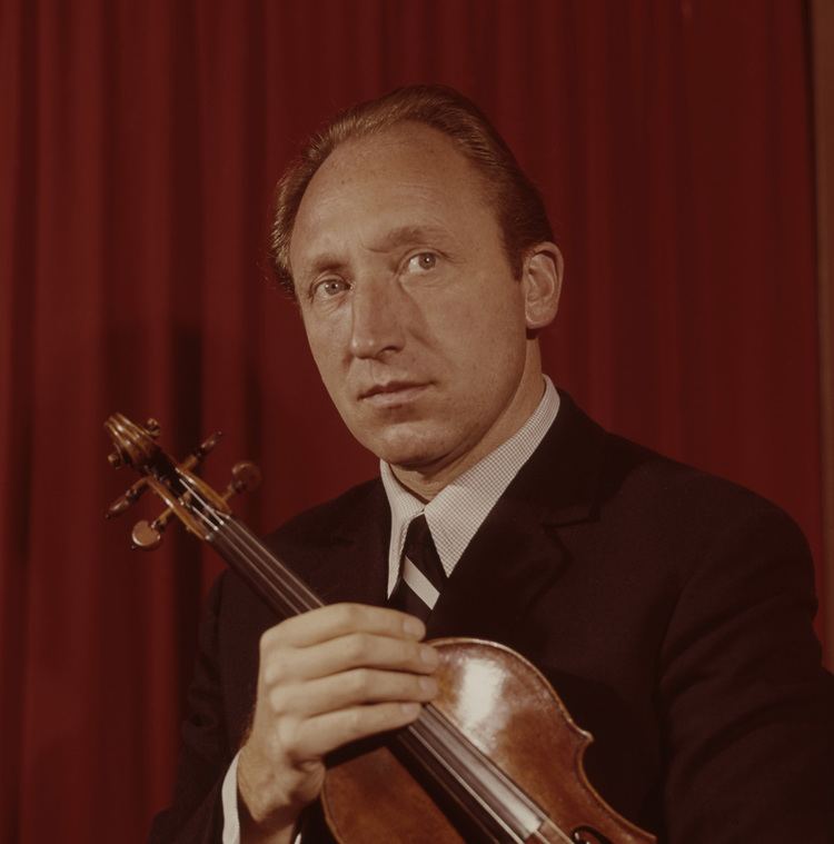 Herman Krebbers De Nederlandse violist Herman Krebbers met zijn viool