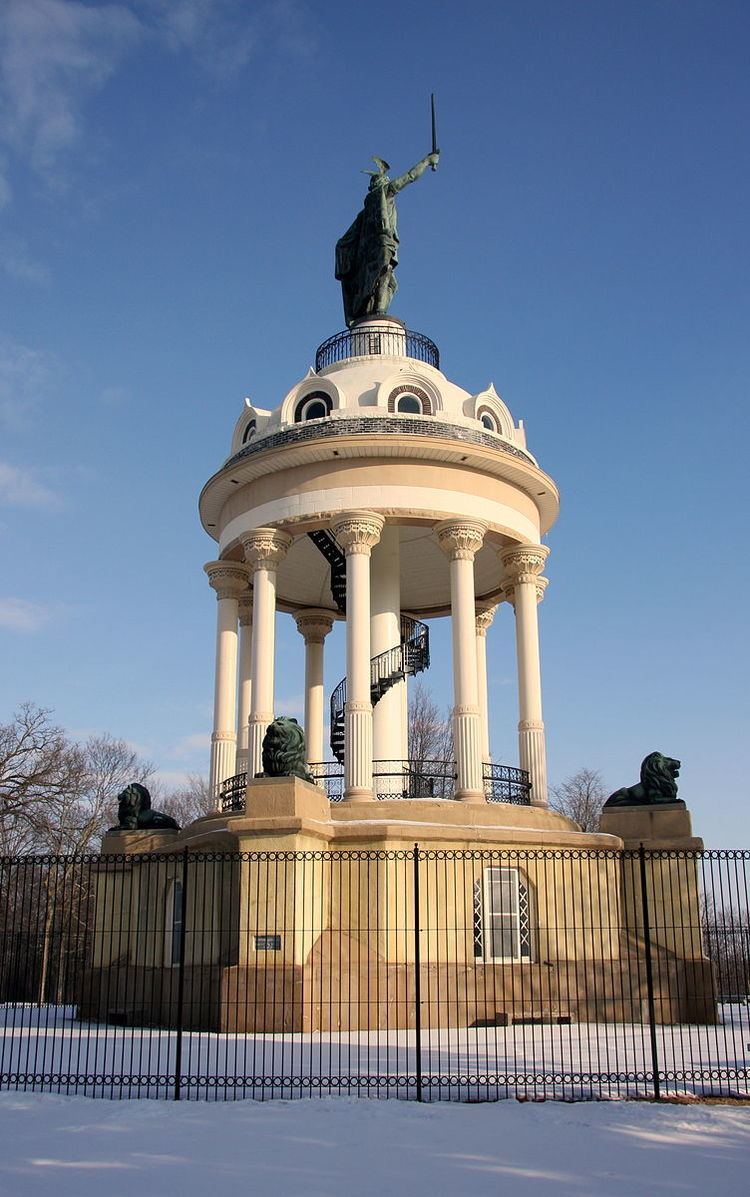 Hermann Heights Monument