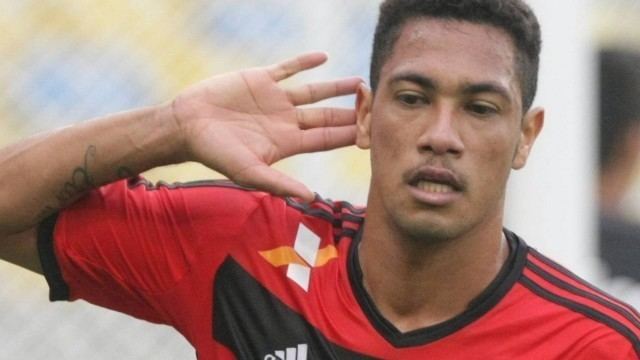 Hernane Ainda sem pagamento ao Flamengo Hernane participa de gol