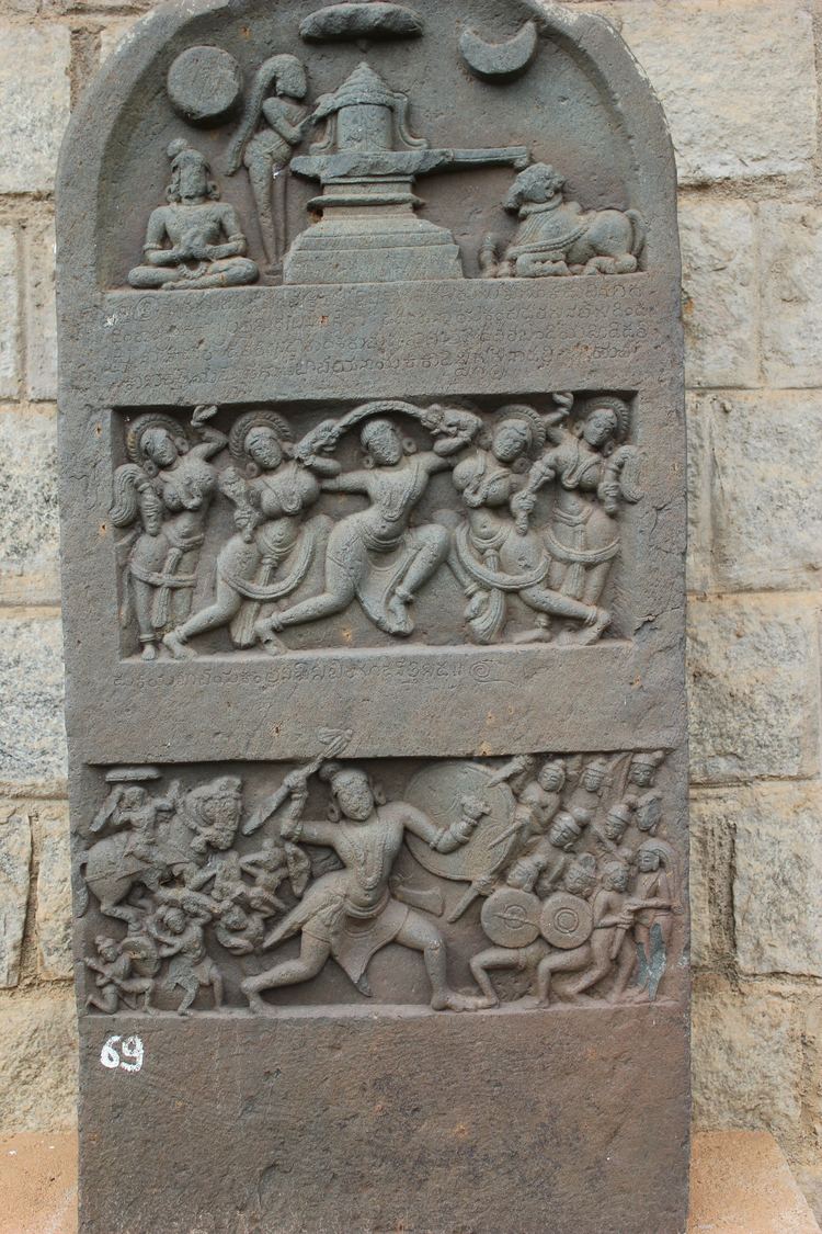 indian-hero-stone-with-old-kannada-inscription-dated-1235-a-d-from-the