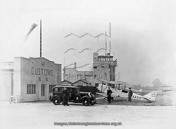 Heston Aerodrome Heston Aerodrome c1930s AFL03aerofilmsc19981 Heston Aerodrome