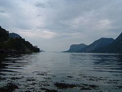 Høgsfjorden httpsuploadwikimediaorgwikipediacommonsthu