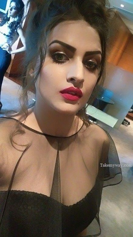 272.9k Likes, 1,517 Comments - Himanshi Khurana 🐸 (@iamhimanshikhurana) on  Instagram: “Reall… | Cute girl with glasses, Beautiful girl image,  Beautiful red dresses