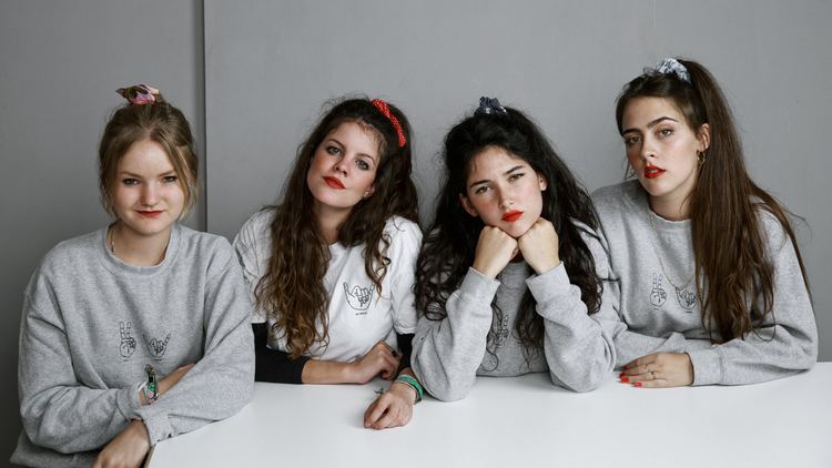 Hinds (band) Glass interviews fourpiece Spanish band Hinds The Glass Magazine