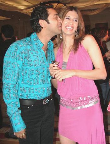 Hiten Paintal Hiten paintal kisses girl friend Keshwar during the 2nd