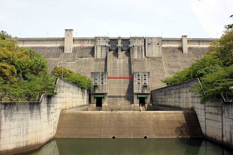 Hitokura Dam httpsuploadwikimediaorgwikipediacommonsthu