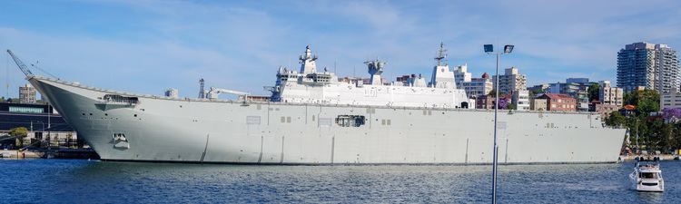 HMAS Adelaide (L01) FileHMAS Adelaide L01 at Fleet Base East in Nov 2015jpg
