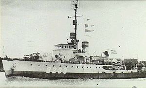 HMAS Cairns (J183) httpsuploadwikimediaorgwikipediacommonsthu