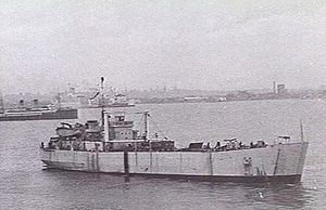 HMAS Labuan (L3501) httpsuploadwikimediaorgwikipediacommonsthu