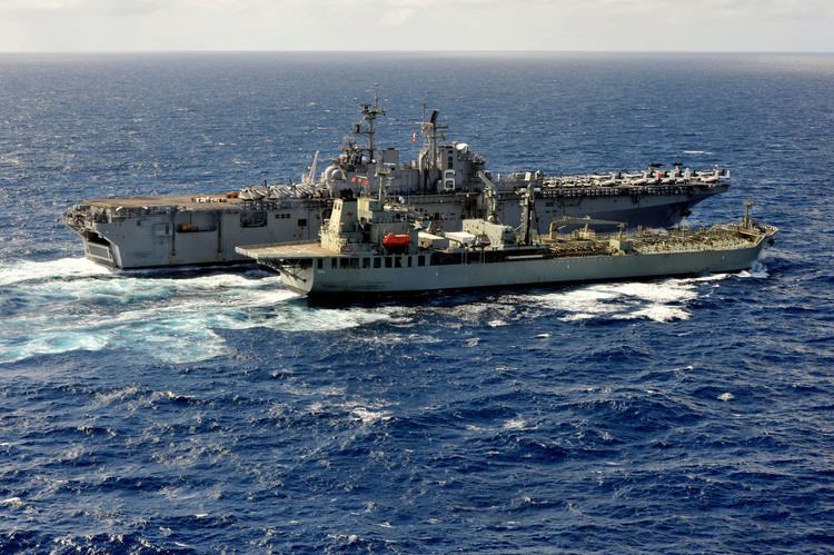 HMAS Sirius (O 266) FileUSS Bonhomme Richard LHD 6 conducts a replenishment at sea
