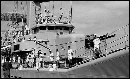 HMNZS Waikato (F55) HMNZS Waikato F55 1988 Crew of the New Zealand Frigate Flickr