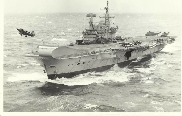 HMS Hermes (R12) INS ViraatHMS Hermes Battle Machines