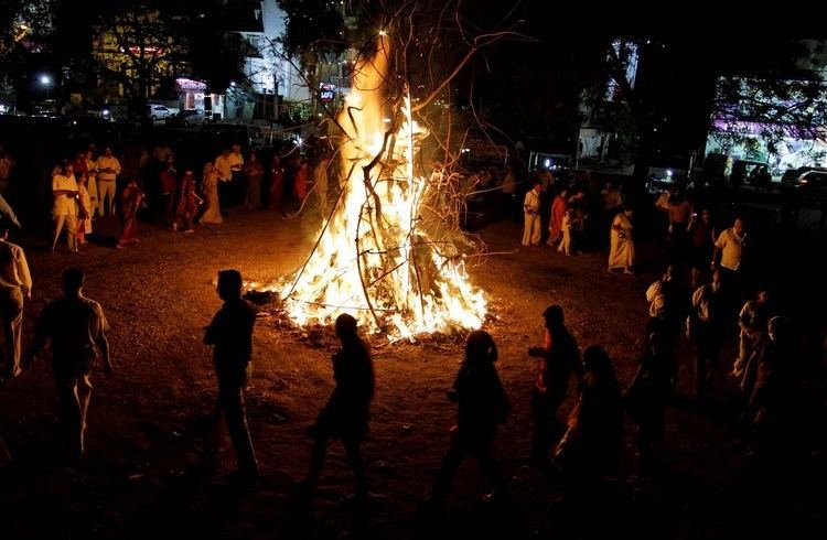 Holika Dahan Holi Dahan Shubh Muhurat 2017 Bonfire Timing Date In India