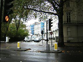 Holland Park Avenue httpsuploadwikimediaorgwikipediacommonsthu
